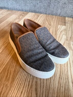 Slip-On Casual Sneakers in Brown and Tan